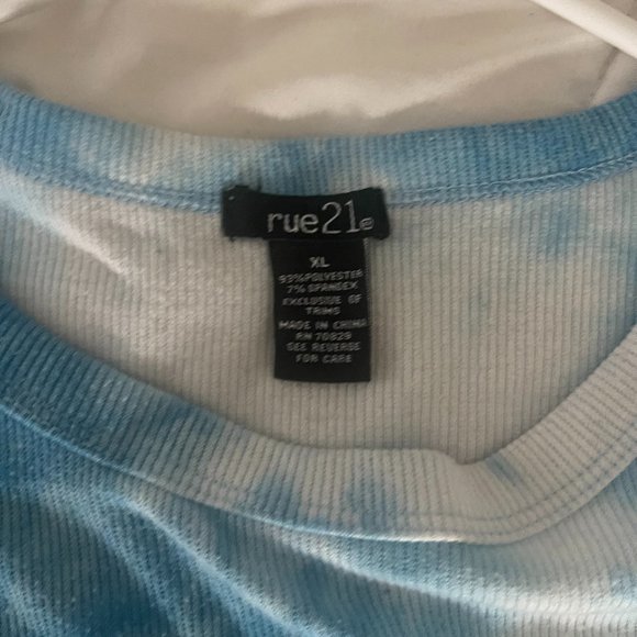 blue tie dye t shirt with daisy flowers - Picture 3 of 4